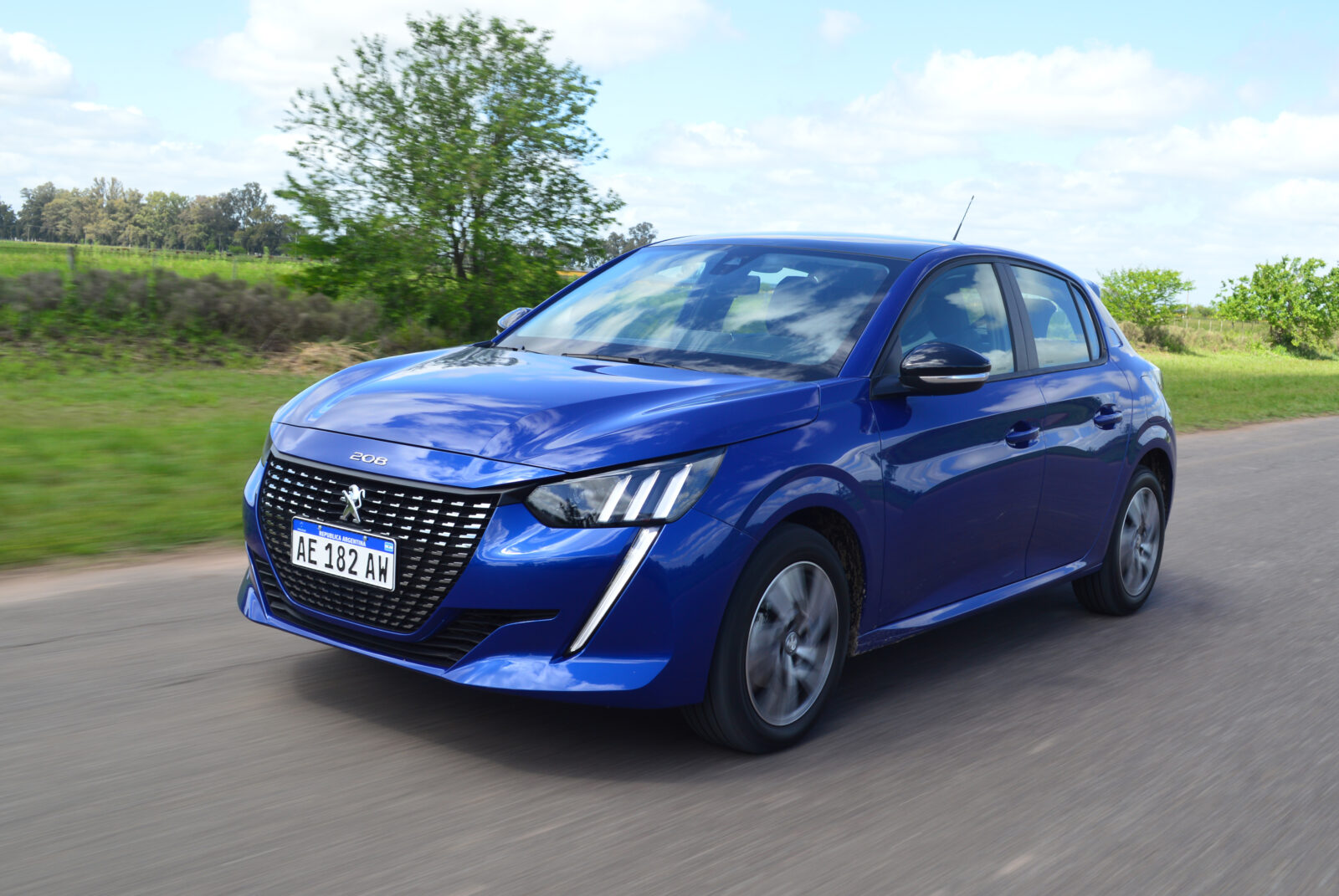 Peugeot 208 мультимедиа