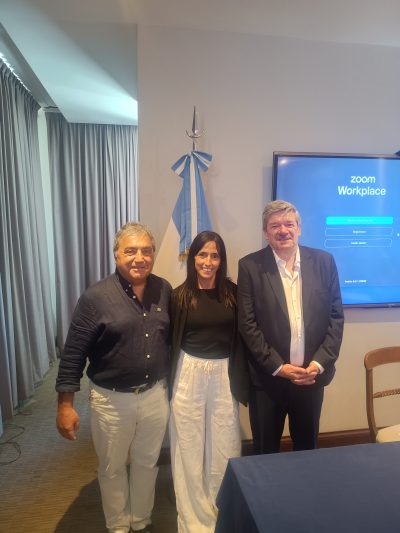 De izq. a der. Eduardo Mónaco (AGA). Silvina Flocco (DNRPA) y Alejandro Lupo (CCA).