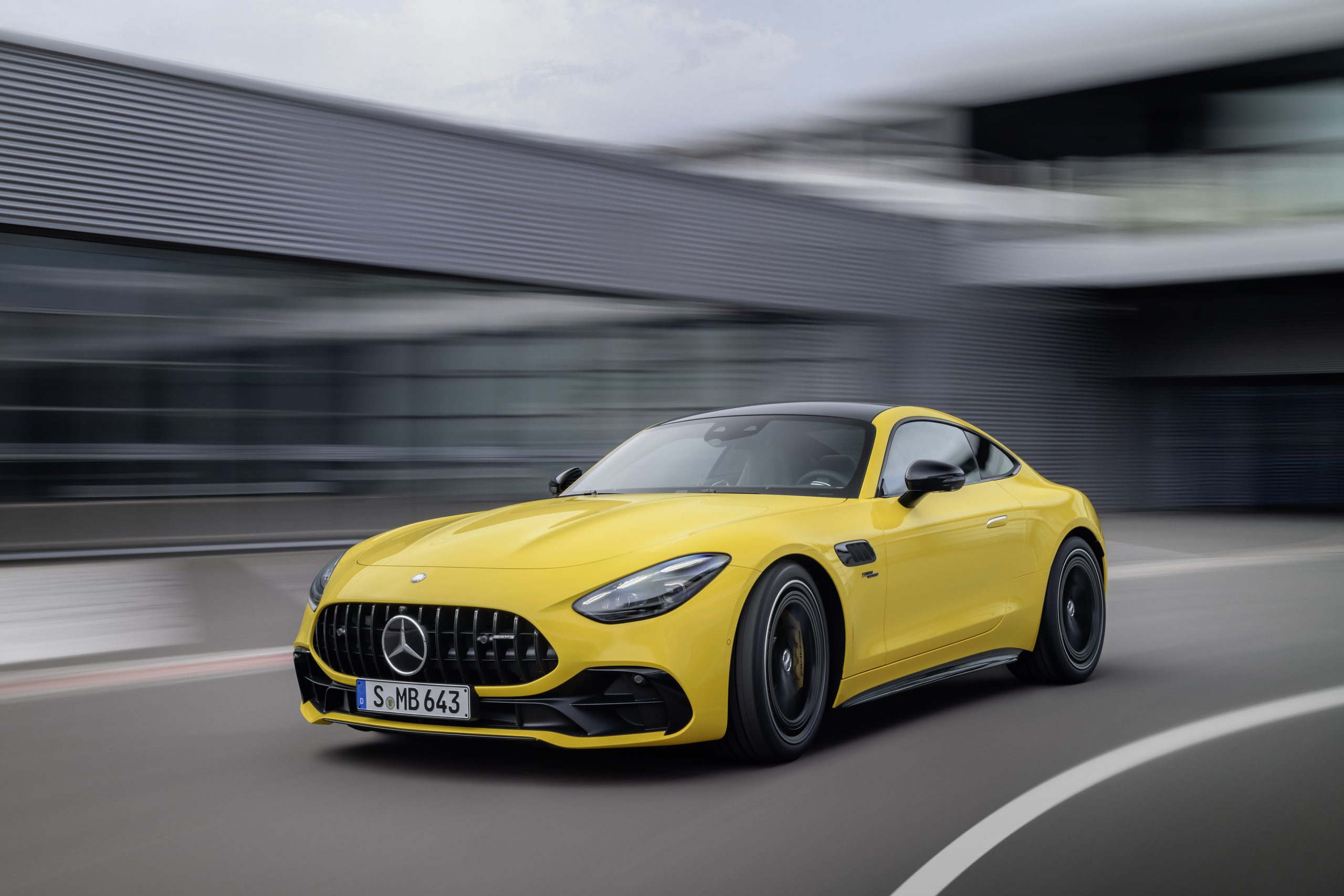 Mercedes AMG GT 43: Potencia y diseño audaz para los más exigentes