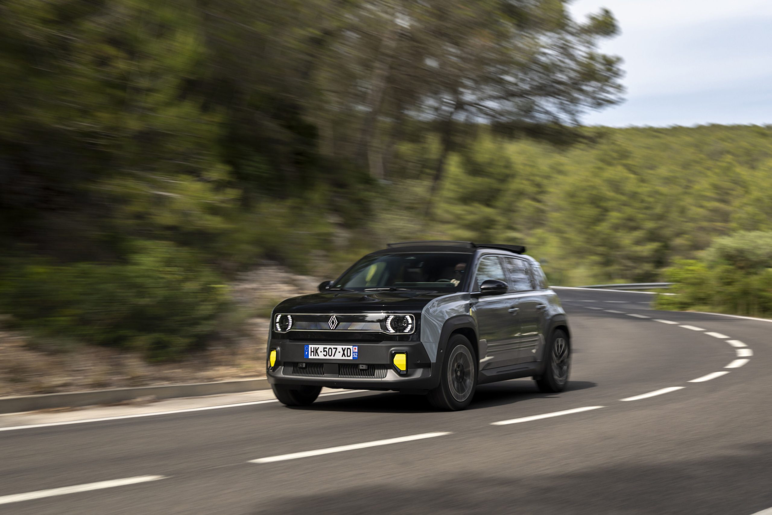 Renault 4 E-Tech: Un coche abierto al cielo e incluso al mundo